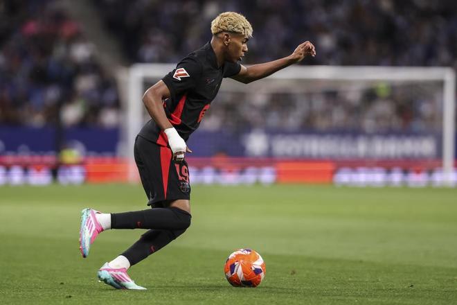 一日意甲最新动态：米兰双雄力挺新人，迈尼昂拒绝加盟蓝黑军团